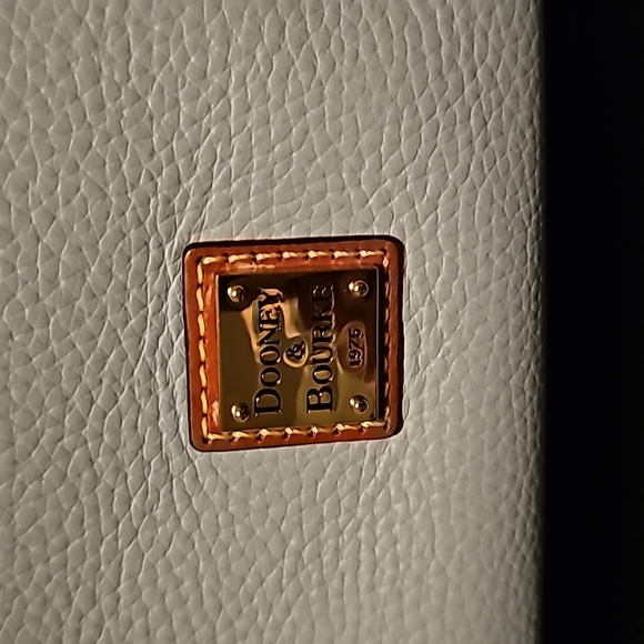 EUC DOONEY & BOURKE SHOULDER BAG. - Picture 2 of 9